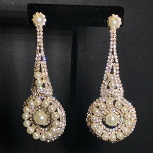 Lustrous Pearl and Crystal Statement Earrings
